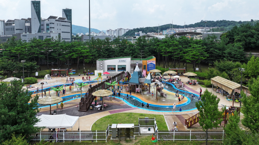 공원과-성남시 분당구 삼평동 화랑공원 내 물놀이장.jpg
