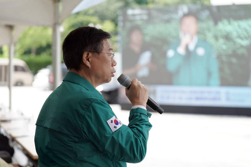 1. 신상진 성남시장이 국가중요시설 테러대비 통합대응훈련에 참석해 참관소감을 전하고 있다.jpg